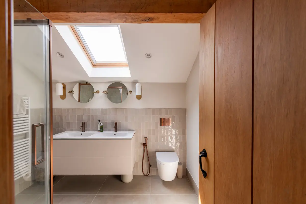 Modern Interiors in an Old Dry-Stone Barn in England 20 barnhouse england8