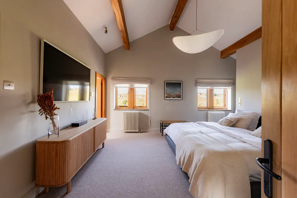 Modern Interiors in an Old Dry-Stone Barn in England 19 barnhouse england9