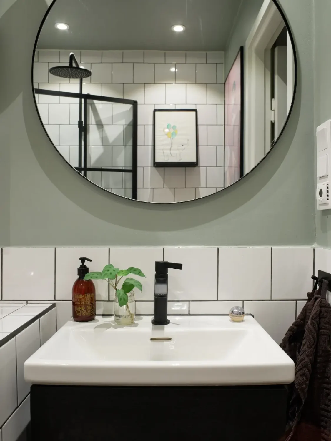 Midcentury Furniture & a Dark Blue Bedroom in a 1930s Apartment 17 bathroom black fittings