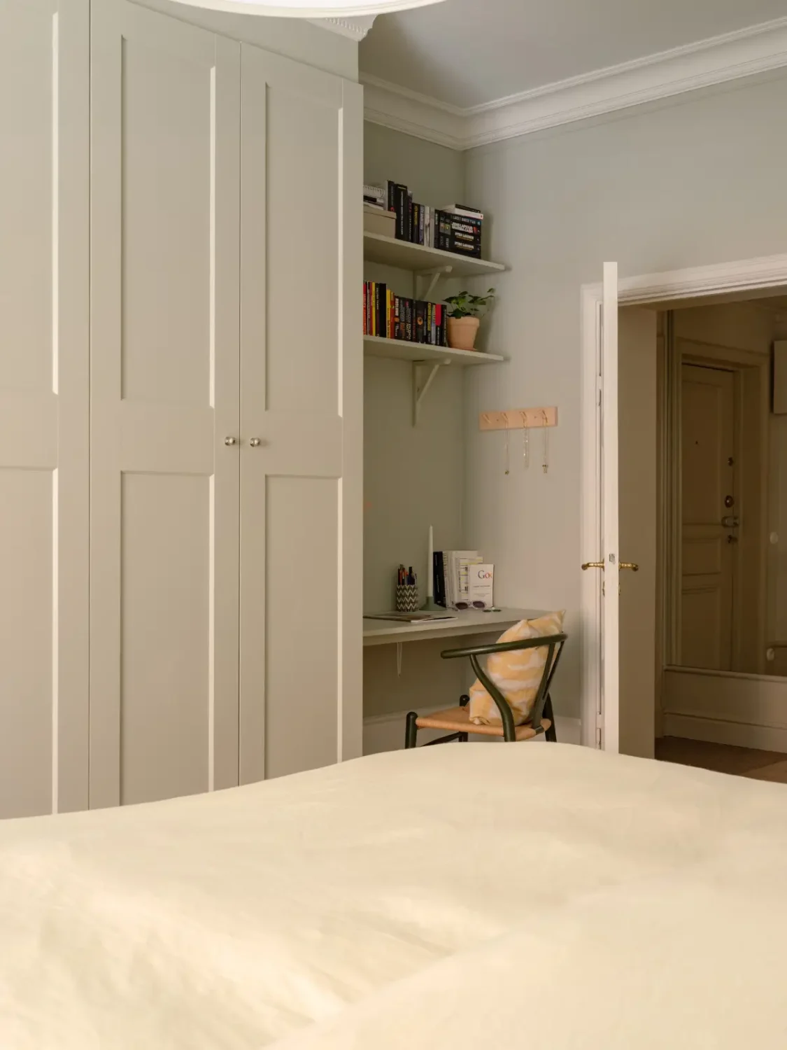 A Light Color Palette and a Charming Private Patio in a Stockholm Apartment 25 bedroom built-in desk