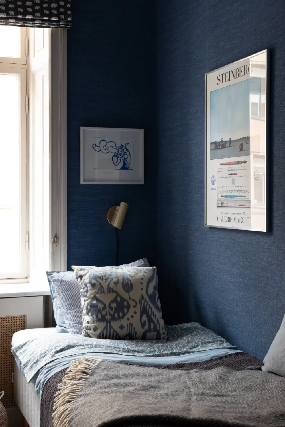 A Luxurious Family Apartment with a Dramatic Black Bathroom 26 bedroom dark blue wallpaper