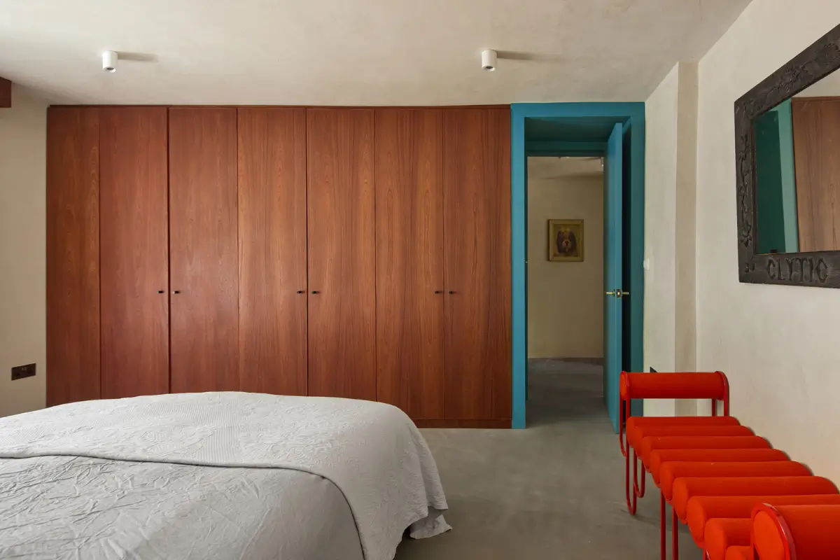 Victorian Grandeur Meets Modern Design in a Camden Square Townhouse 29 bedroom floor to ceiling wardrobes