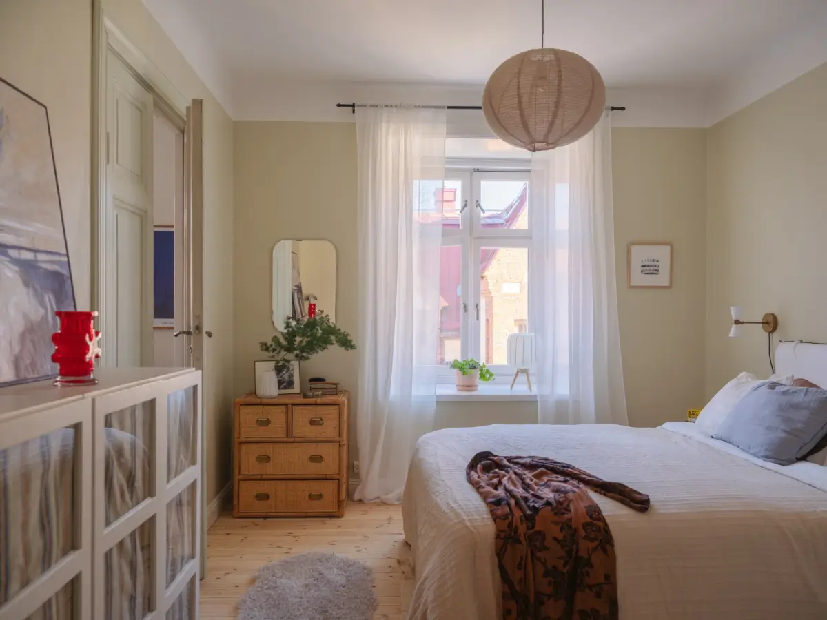 A Bright Apartment Where Historic Character Meets Contemporary Design 10 bedroom neutral tones