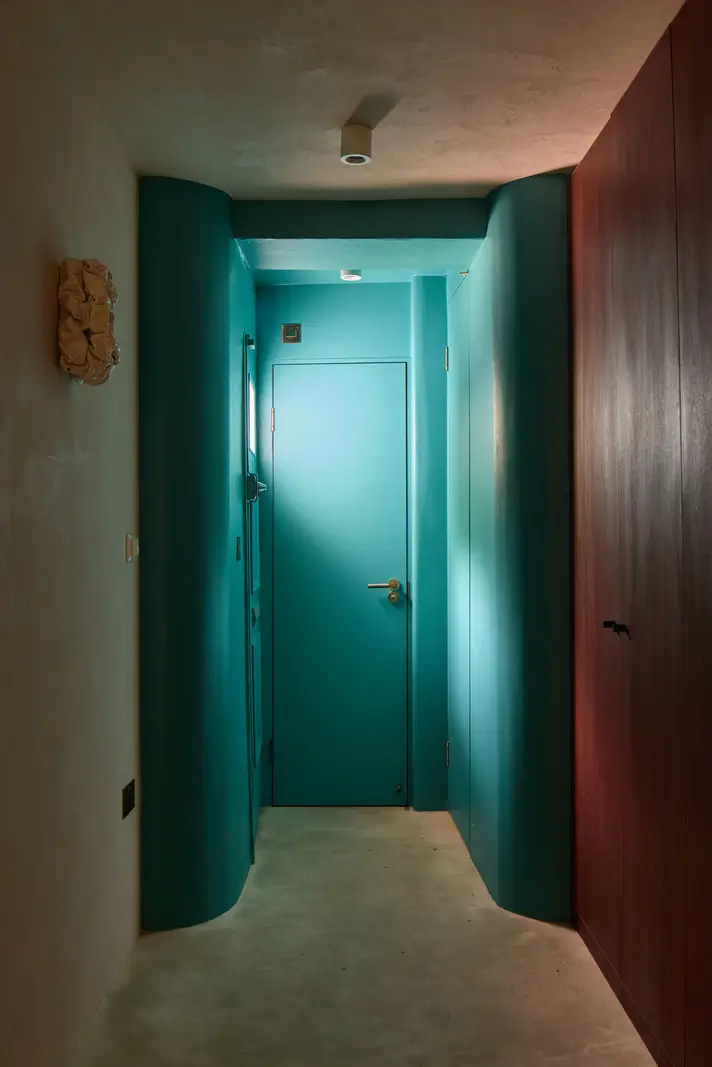 Victorian Grandeur Meets Modern Design in a Camden Square Townhouse 24 blue door