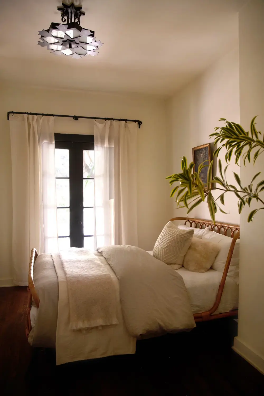 Aaron Paul Lists Spanish-Style Los Feliz Home with a Celebrity History 26 breaking-bad-actor-aaron-paul-spanish-style-los-feliz-home-for-sale