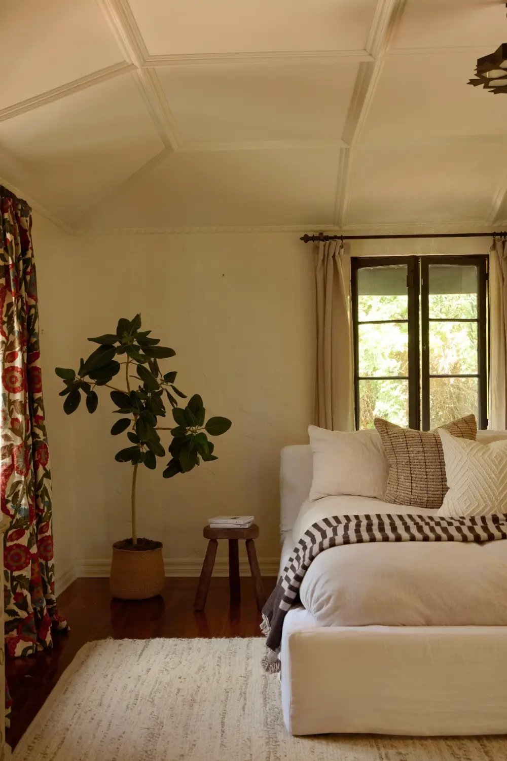 Aaron Paul Lists Spanish-Style Los Feliz Home with a Celebrity History 24 breaking-bad-actor-aaron-paul-spanish-style-los-feliz-home-for-sale