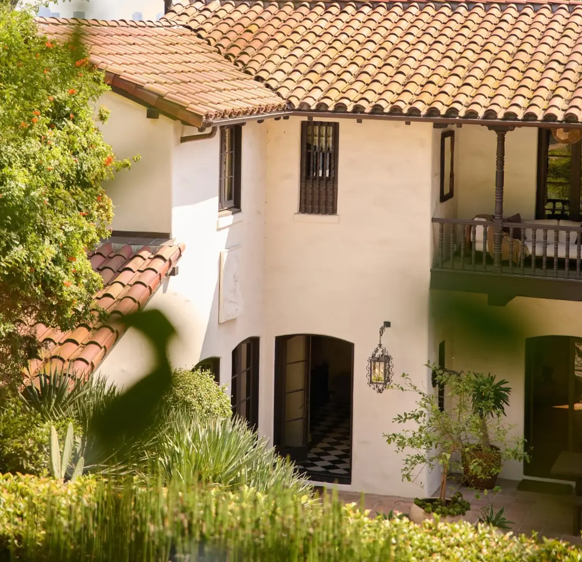 Aaron Paul Lists Spanish-Style Los Feliz Home with a Celebrity History 28 breaking-bad-actor-aaron-paul-spanish-style-los-feliz-home-for-sale
