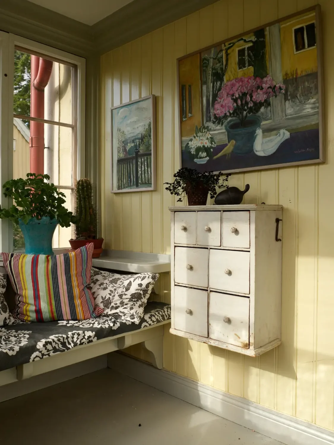 A Well-Preserved 1920s House with a Green Kitchen in Stockholm 38 butter yellow paneling