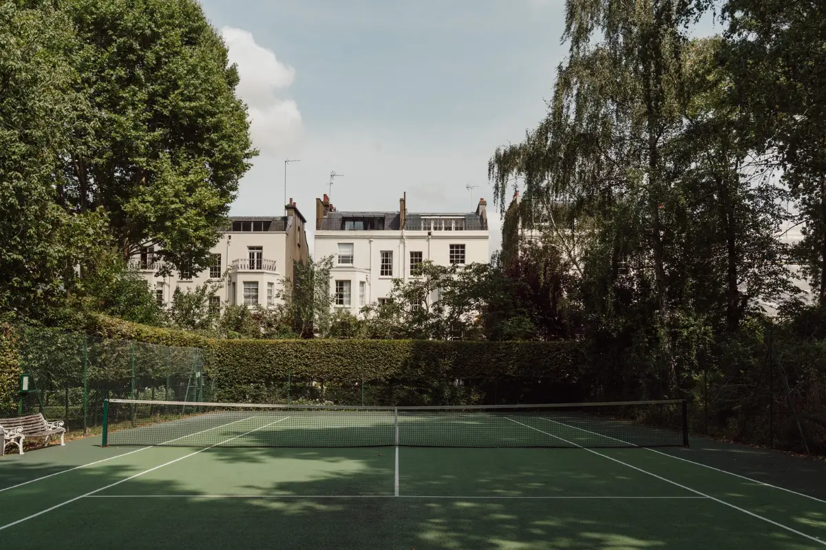 High Ceilings and a Muted Color Palette in a Little Venice Apartment 27 clifton-gardens
