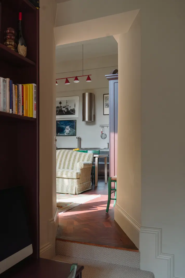 High Ceilings and a Muted Color Palette in a Little Venice Apartment 10 clifton-gardens11