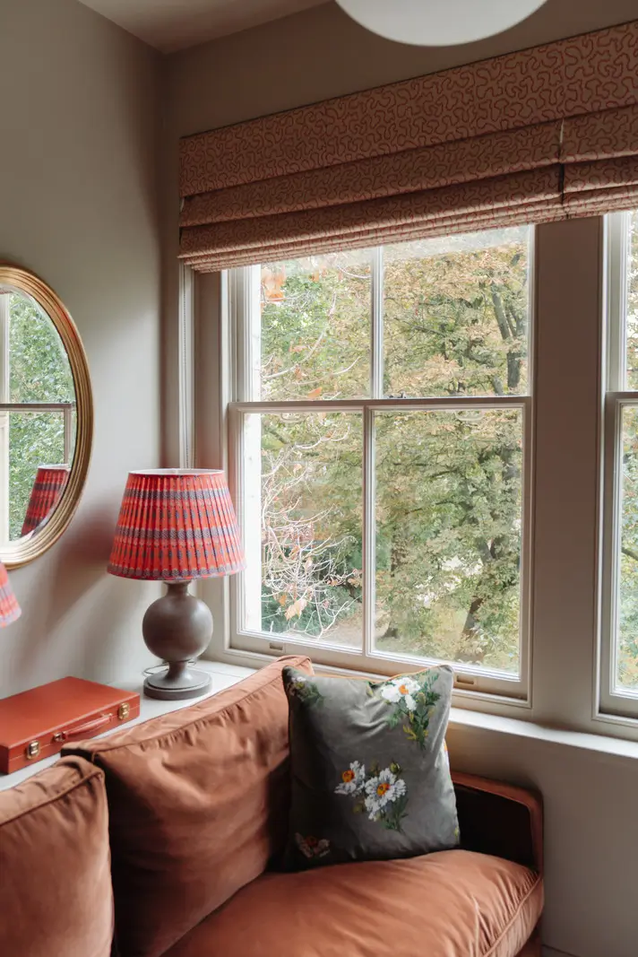 High Ceilings and a Muted Color Palette in a Little Venice Apartment 11 clifton-gardens13