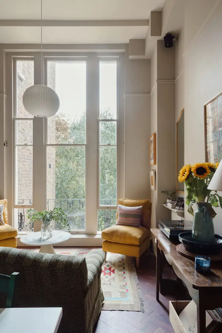 High Ceilings and a Muted Color Palette in a Little Venice Apartment 4 clifton-gardens18