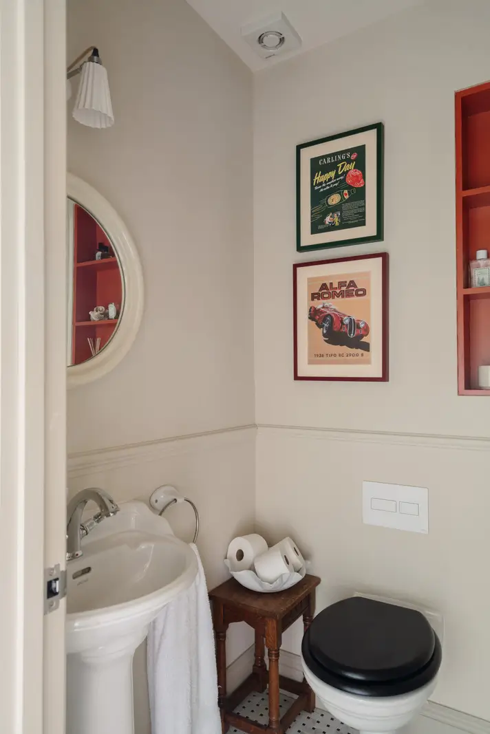 High Ceilings and a Muted Color Palette in a Little Venice Apartment 23 clifton-gardens2