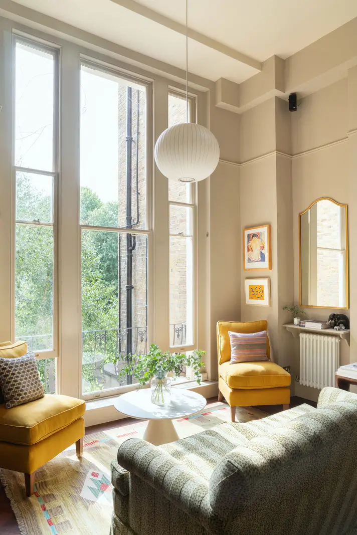 High Ceilings and a Muted Color Palette in a Little Venice Apartment 2 clifton-gardens20