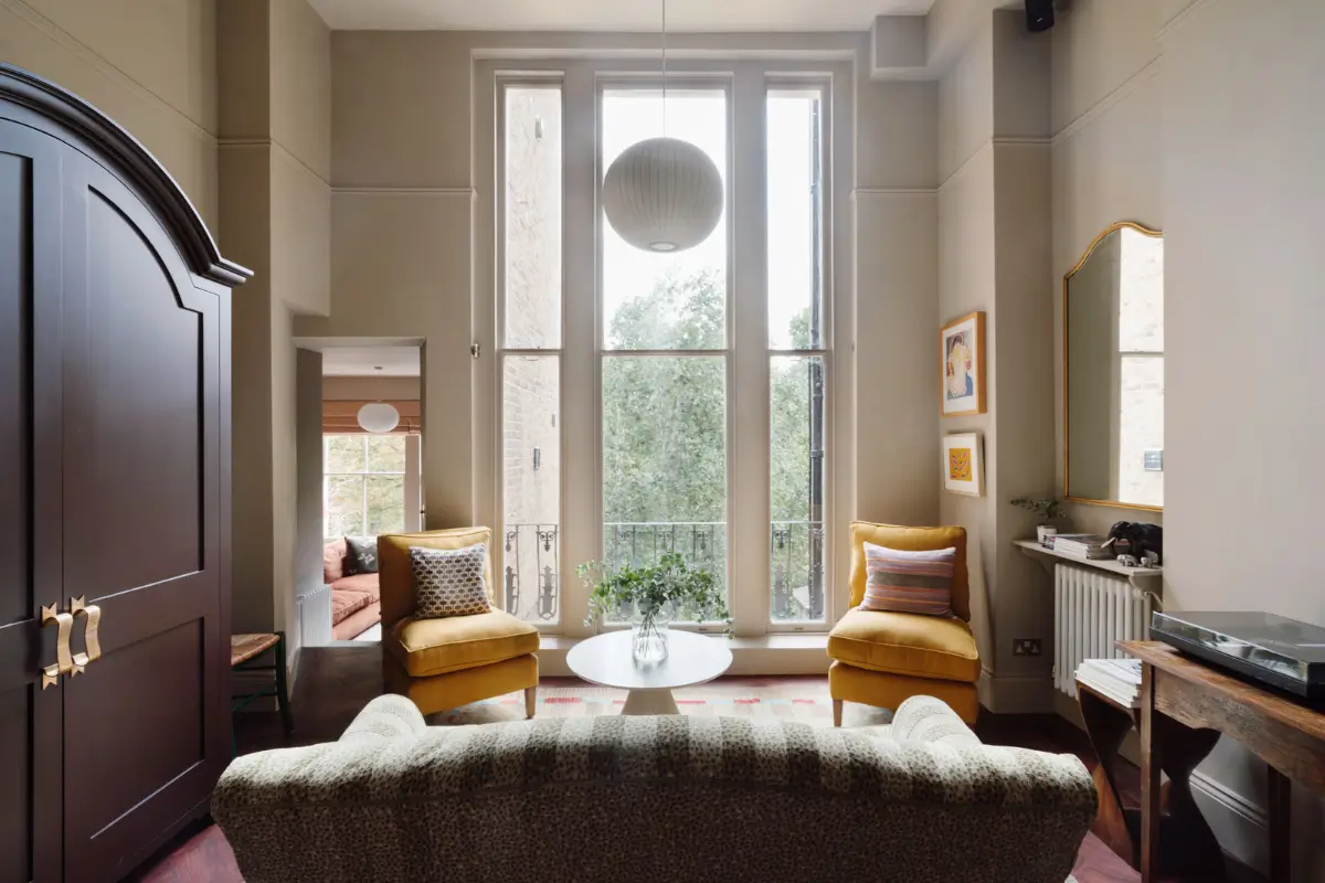 High Ceilings and a Muted Color Palette in a Little Venice Apartment 1 clifton-gardens27