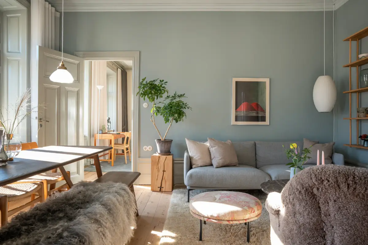 Historic Elegance and a French-Style Kitchen and Bathroom in a Stockholm Apartment 2 contemporary scandinavian living room