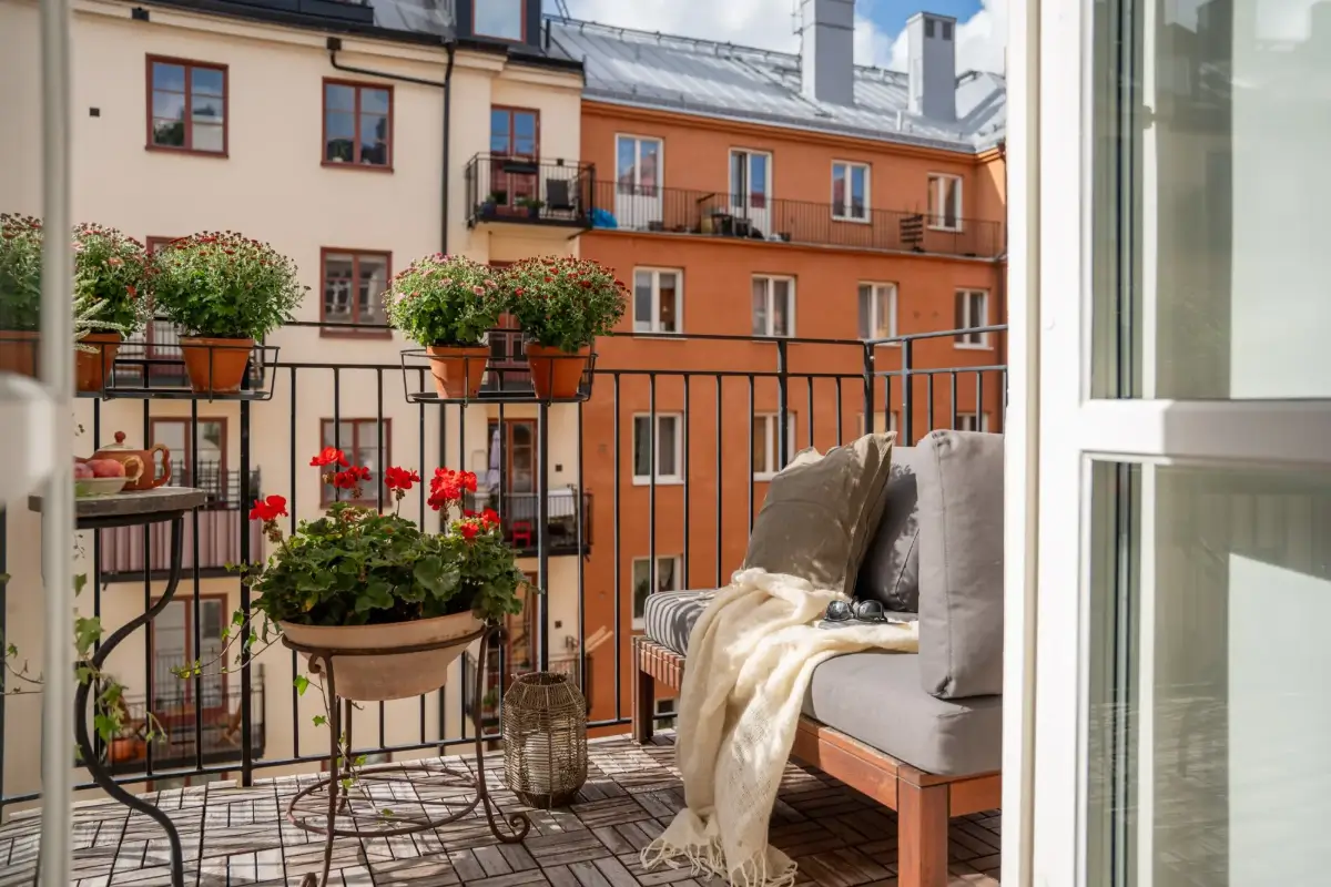 A Light Turn-of-the-Century Apartment with a Blue Kitchen 16 courtyard balcony