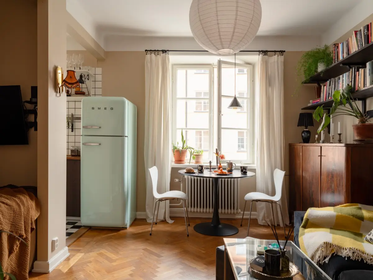 Warm Beige Walls and Practical Niches in a 1920s Studio Apartment 1 dark beige studio parquet floor