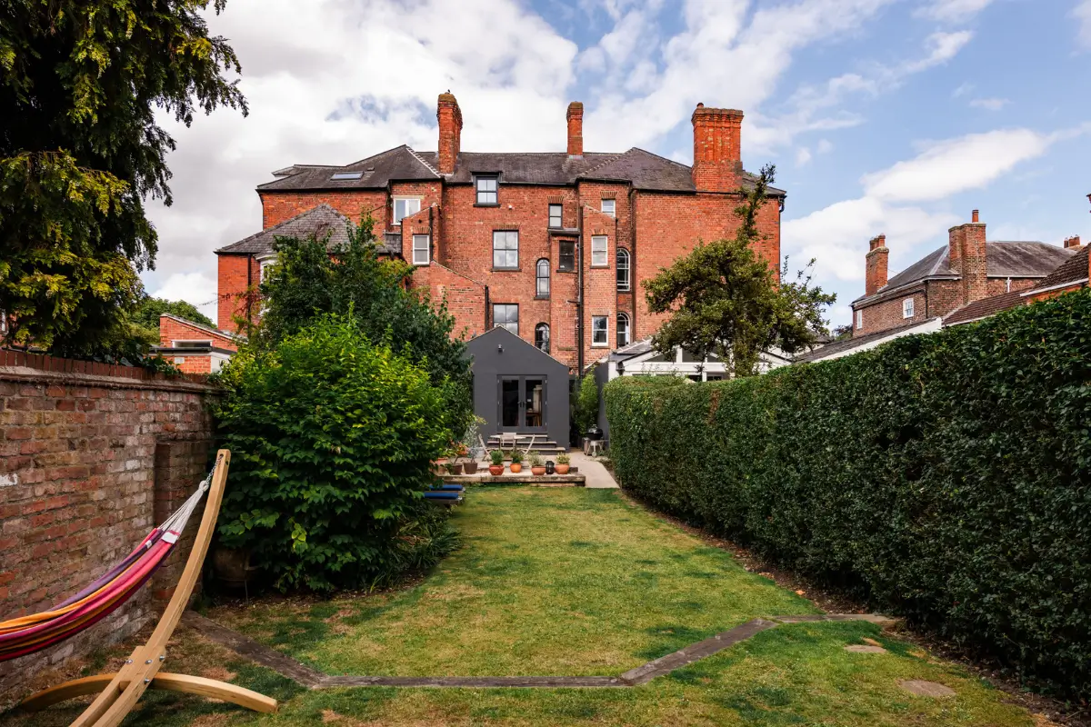 A Dramatic Color Palette in a Large Victorian Family Townhouse 39 deep garden