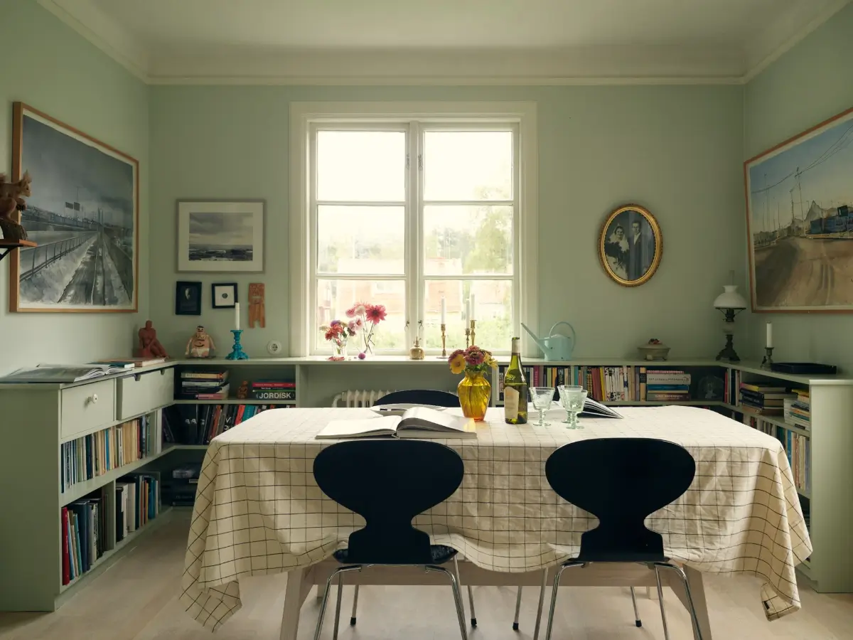A Cheerful Color Palette in an Early 20th Century Villa in Stockholm 6 dining room with bookshelves