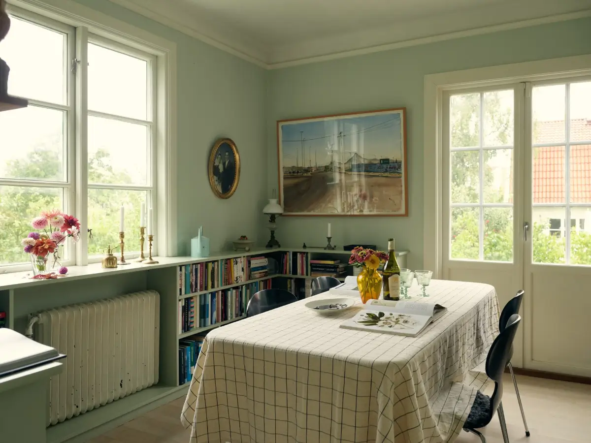 A Cheerful Color Palette in an Early 20th Century Villa in Stockholm 9 dining room