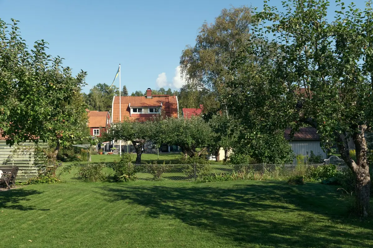 A Cheerful Color Palette in an Early 20th Century Villa in Stockholm 38 garden