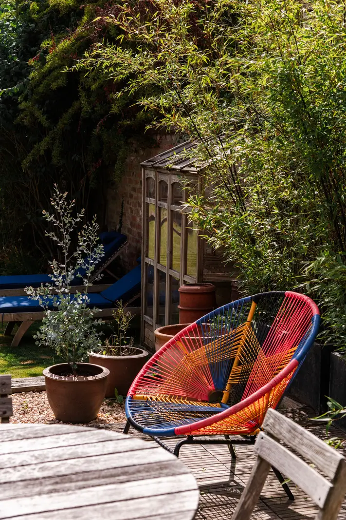 A Dramatic Color Palette in a Large Victorian Family Townhouse 36 garden seating