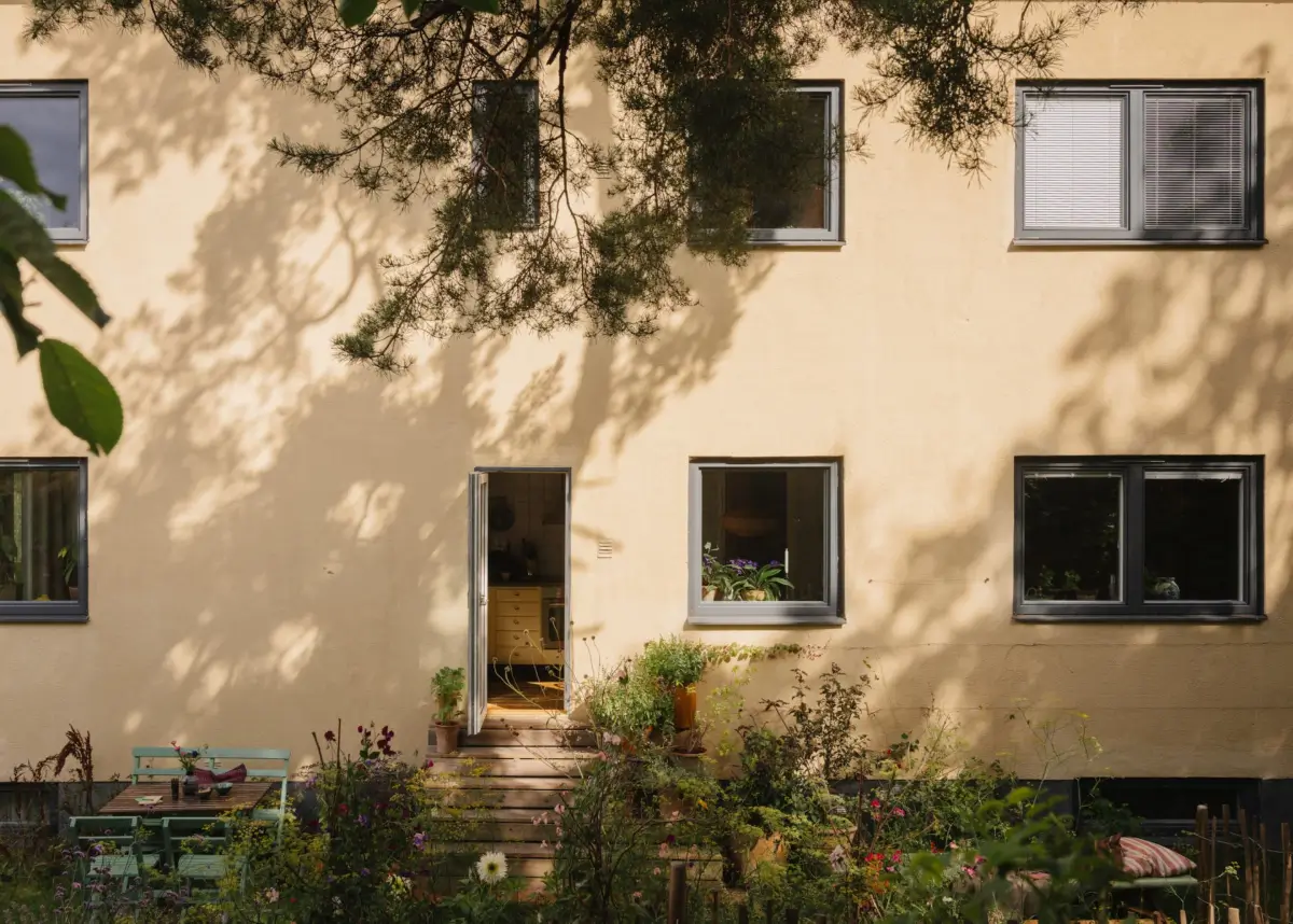 A Pink 1930s Studio Apartment with a Lovely Private Garden 18 garden space studio apartment