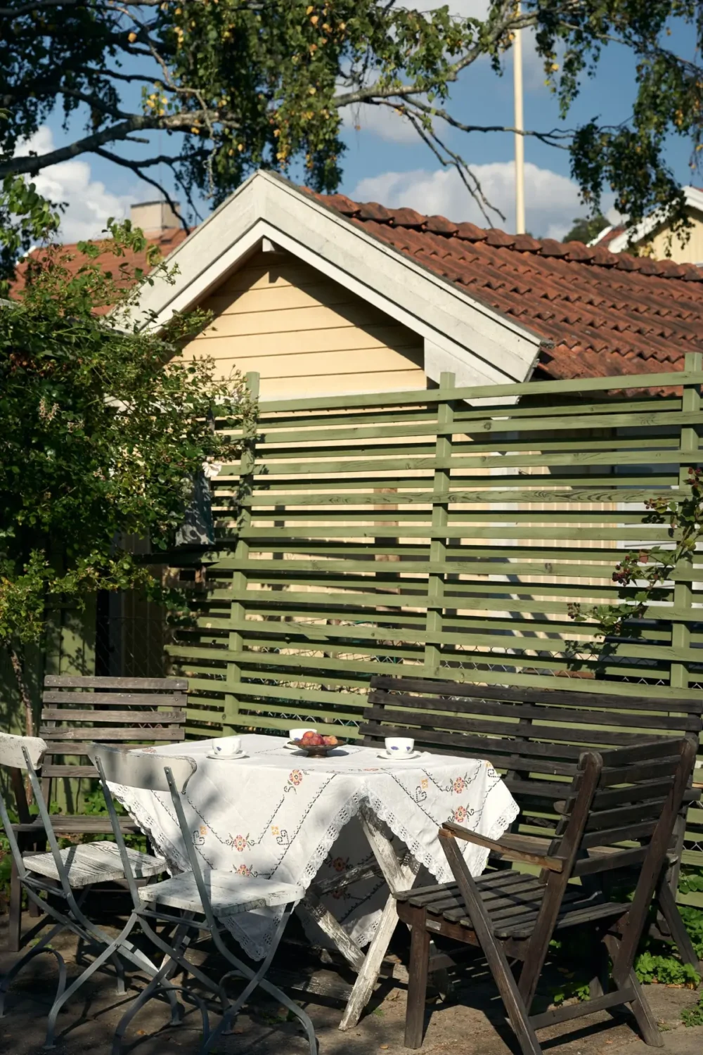 A Cheerful Color Palette in an Early 20th Century Villa in Stockholm 41 garden table