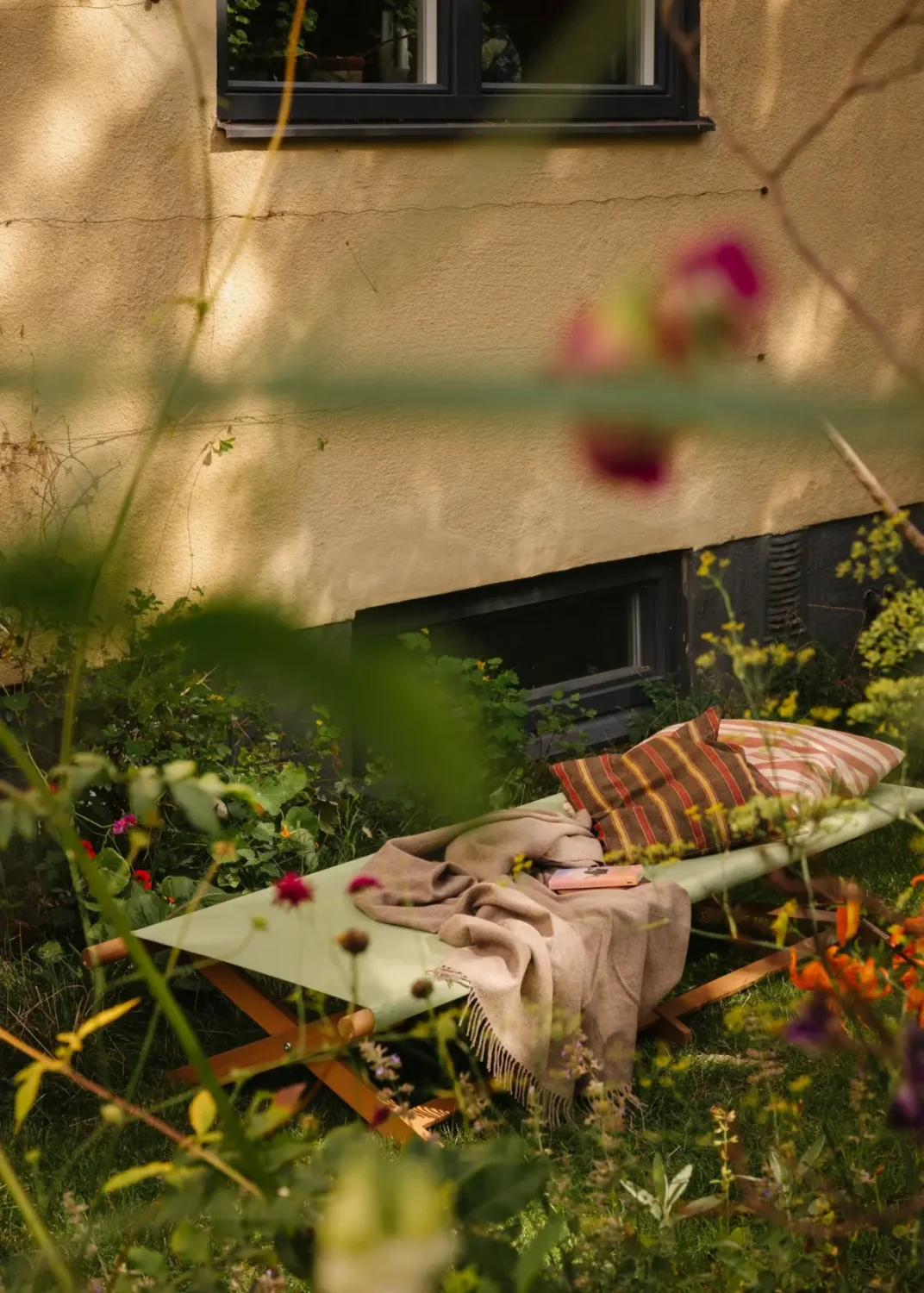 A Pink 1930s Studio Apartment with a Lovely Private Garden 25 garden1