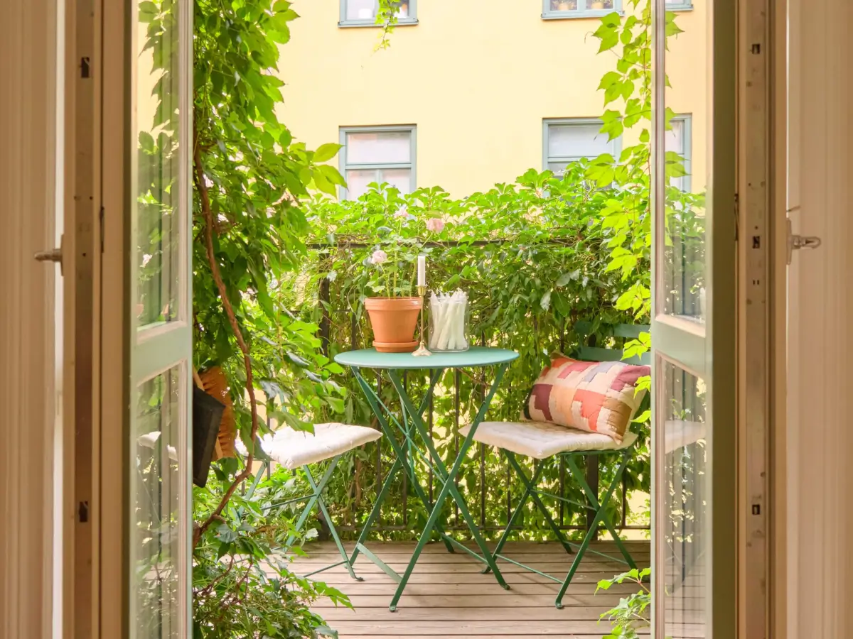 A Lush Balcony and Charming Rooms in a Late 19th Century Apartment 7 green balcony