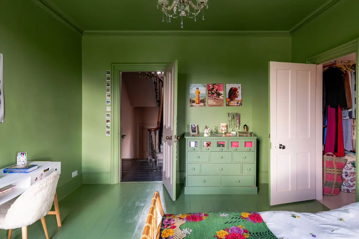 A Dramatic Color Palette in a Large Victorian Family Townhouse 24 green bedroom