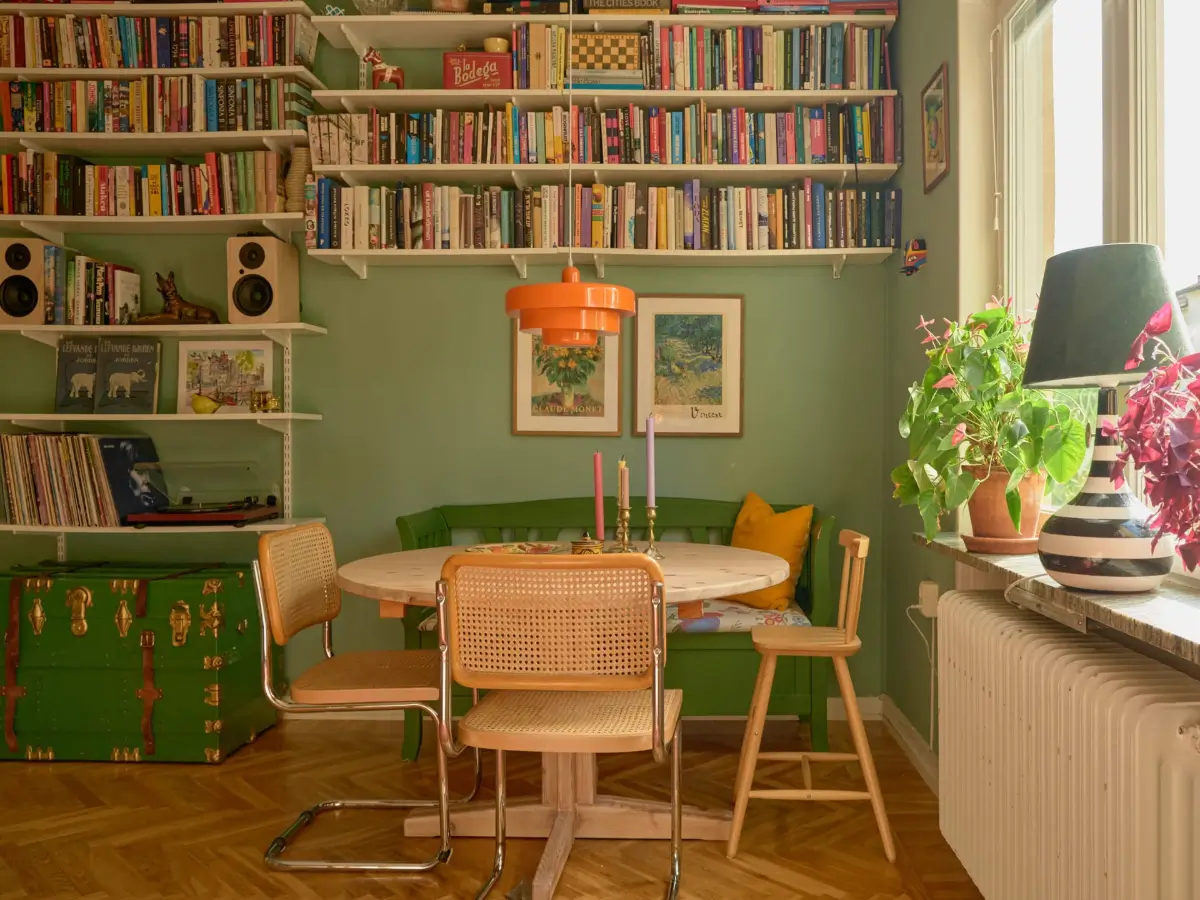 A Colorful and Cozy Midcentury Apartment in Stockholm 6 c