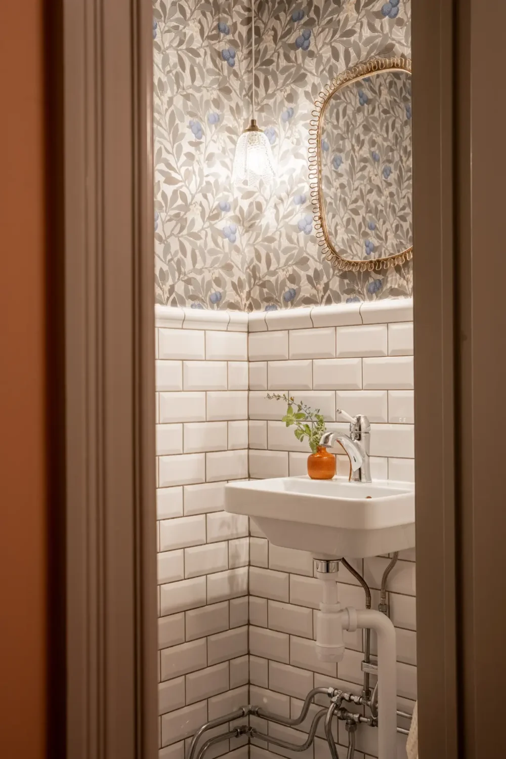 Historic Elegance and a French-Style Kitchen and Bathroom in a Stockholm Apartment 40 guest toilet floral wallpaper nordroom Historic Elegance and a French-Style Kitchen and Bathroom in a Stockholm Apartment