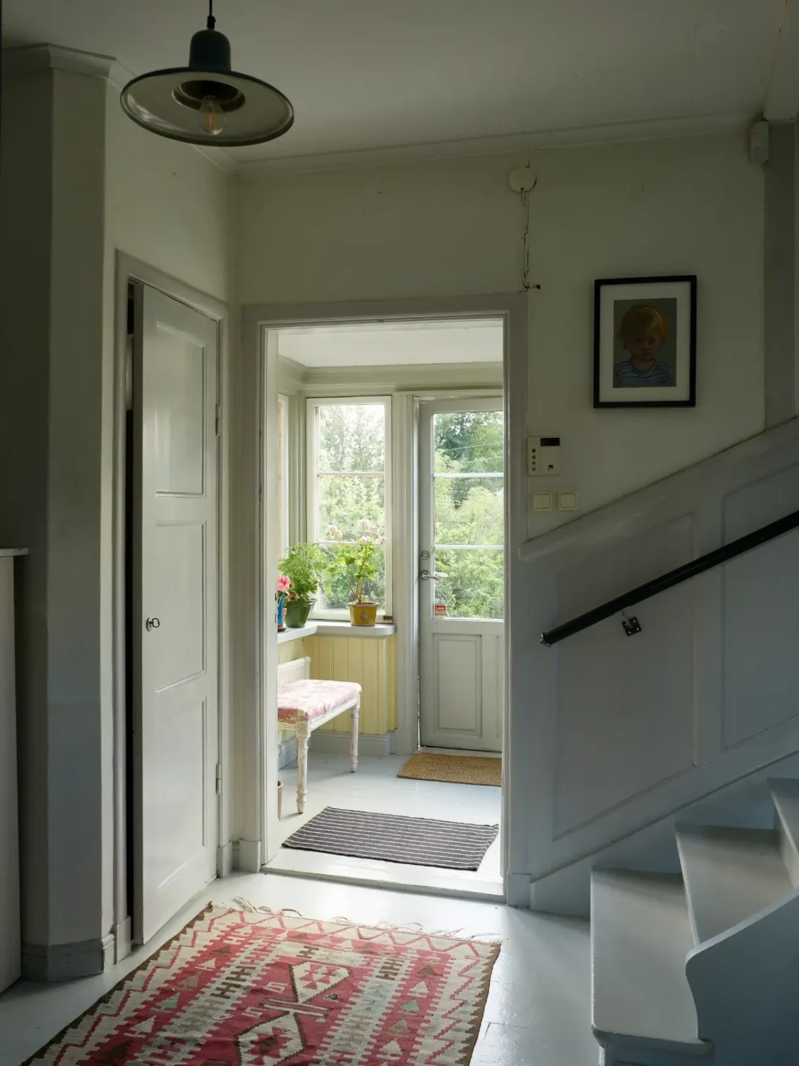 A Well-Preserved 1920s House with a Green Kitchen in Stockholm 37 hall