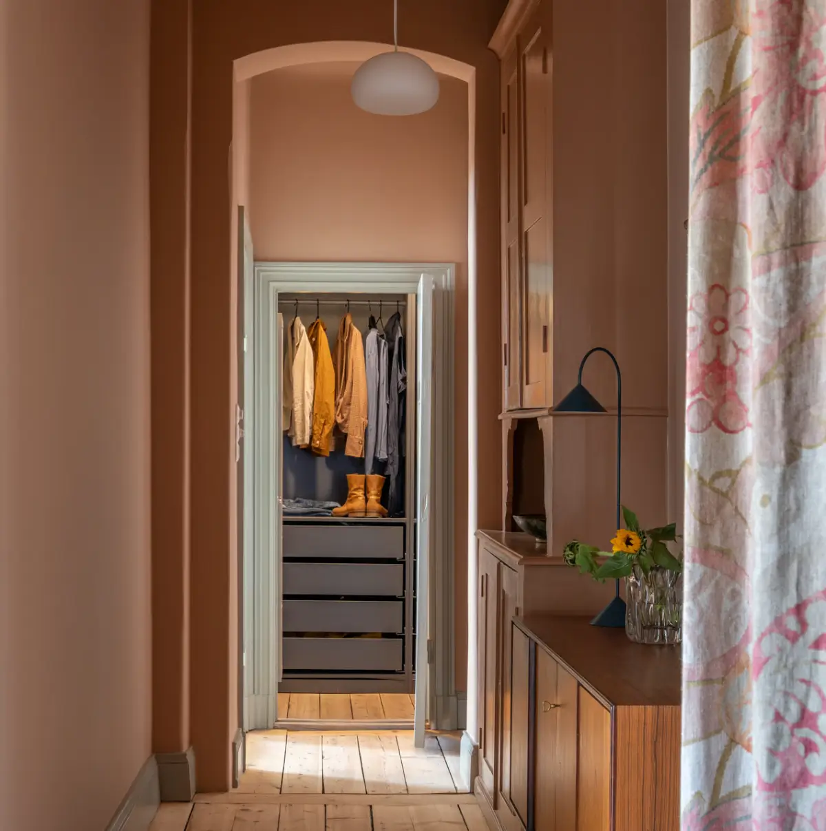 Historic Elegance and a French-Style Kitchen and Bathroom in a Stockholm Apartment 33 hall built-in wardrobe