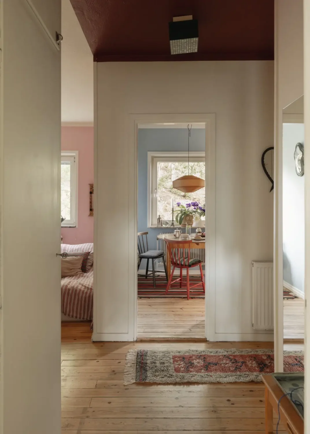 A Pink 1930s Studio Apartment with a Lovely Private Garden 8 hall painted ceiling