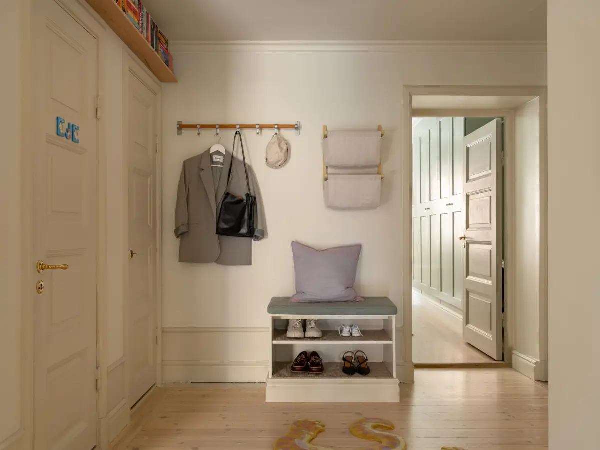 A Light Color Palette and a Charming Private Patio in a Stockholm Apartment 30 hall shoe storage bench