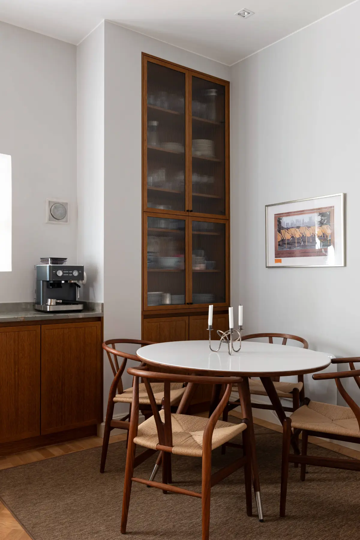 kitchen built-in reeded glass cabinets round table