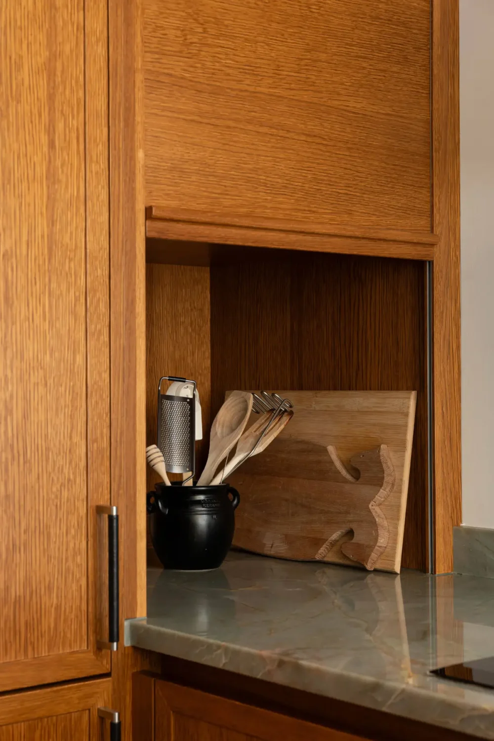 A Luxurious Family Apartment with a Dramatic Black Bathroom 10 kitchen detail