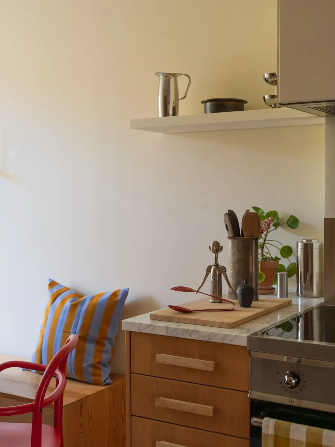 A Bright Apartment Where Historic Character Meets Contemporary Design 21 kitchen detail
