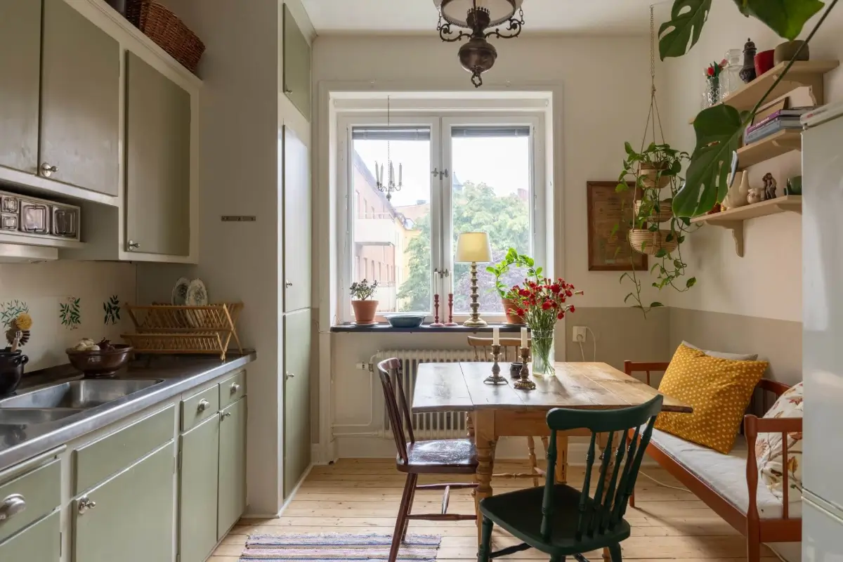 kitchen vintage wooden table bench half-painted wall