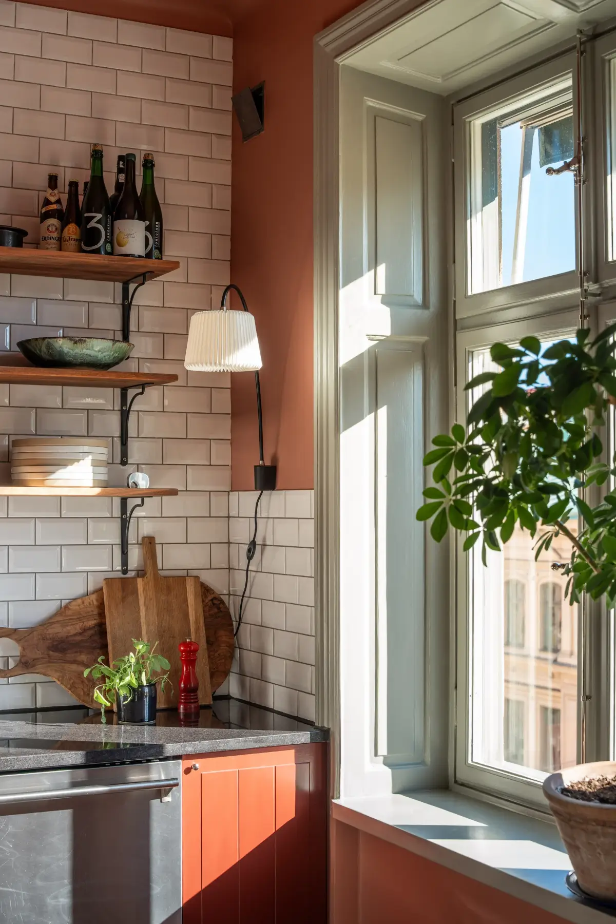 kitchen window terracotta-pink wall color nordroom