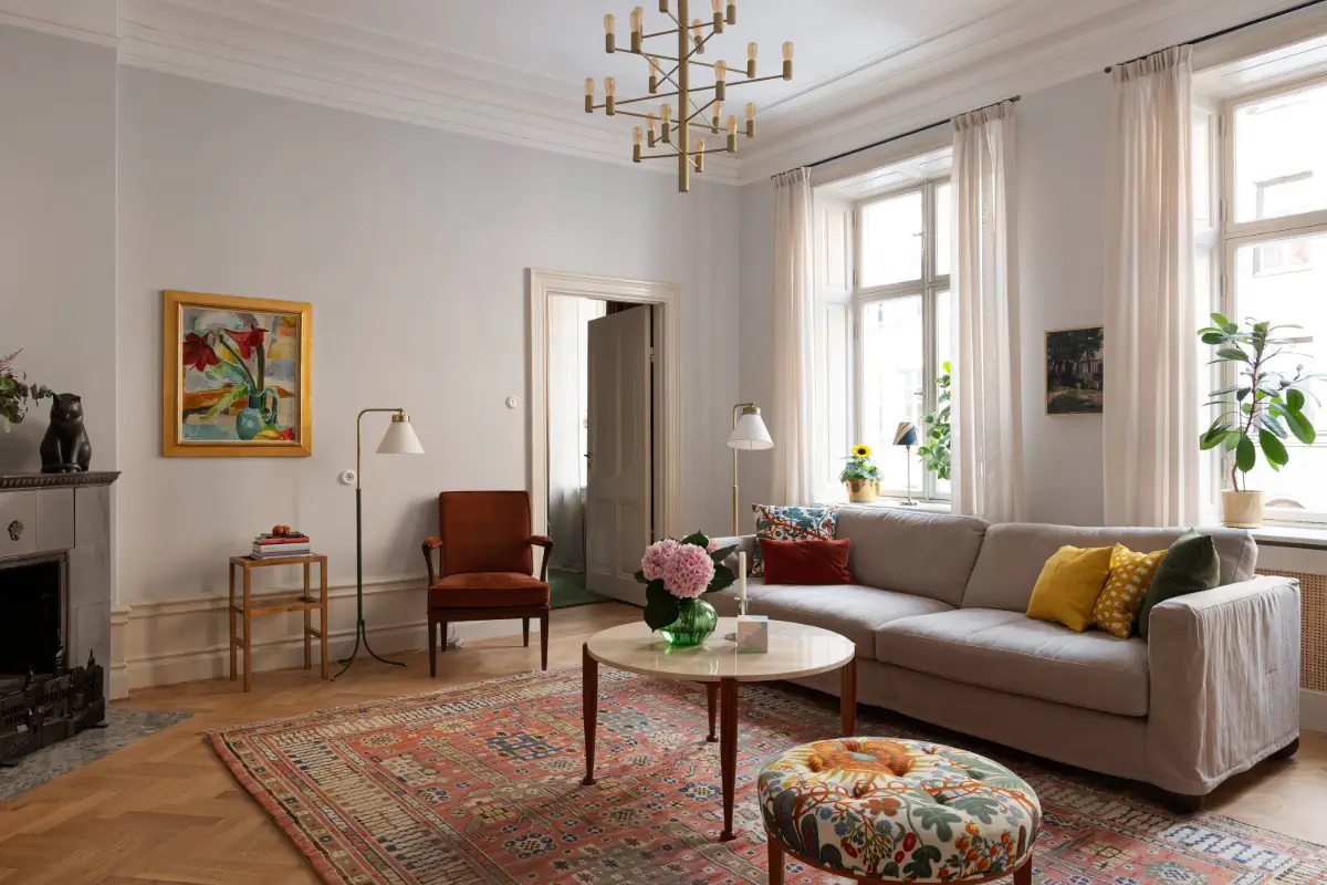 A Luxurious Family Apartment with a Dramatic Black Bathroom 2 living room light blue walls large windows large rug