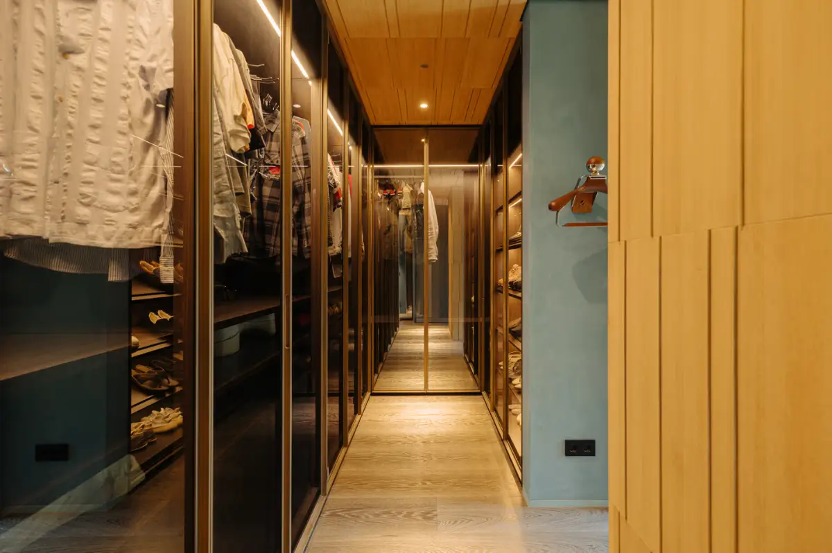 A Luxurious Apartment in an Exclusive Amsterdam Location 12 luxurious-apartment-amsterdam13