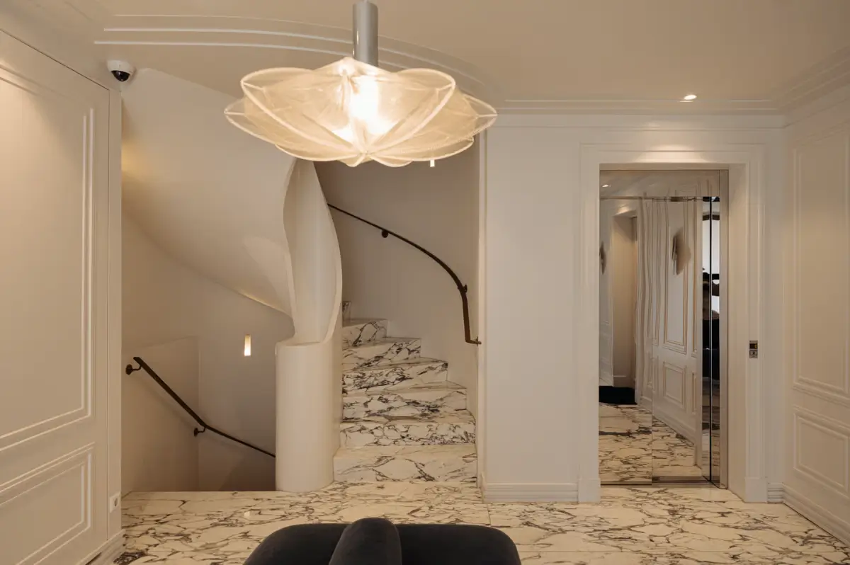 A Luxurious Apartment in an Exclusive Amsterdam Location 26 luxurious-apartment-amsterdam25