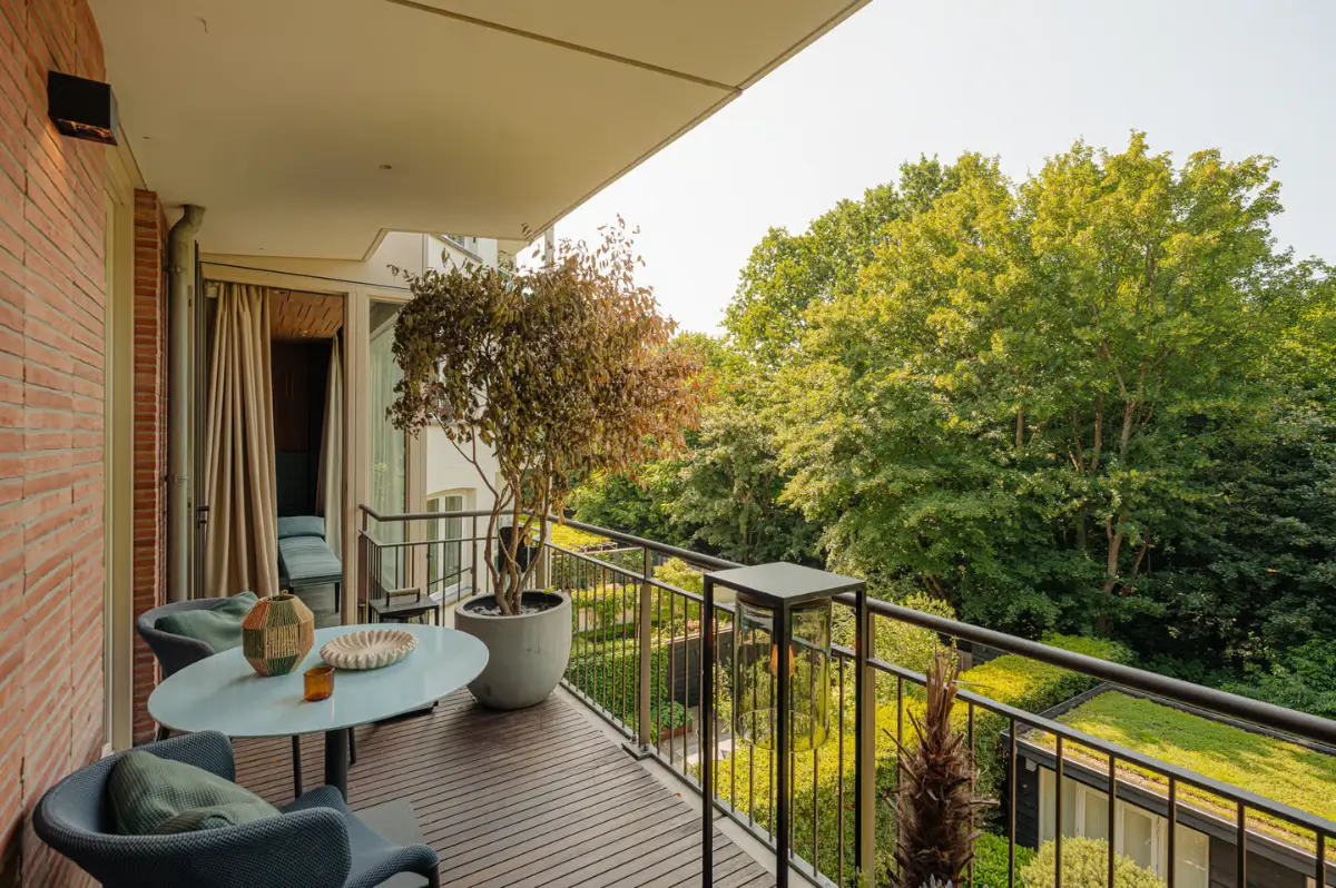 A Luxurious Apartment in an Exclusive Amsterdam Location 24 luxurious-apartment-amsterdam27