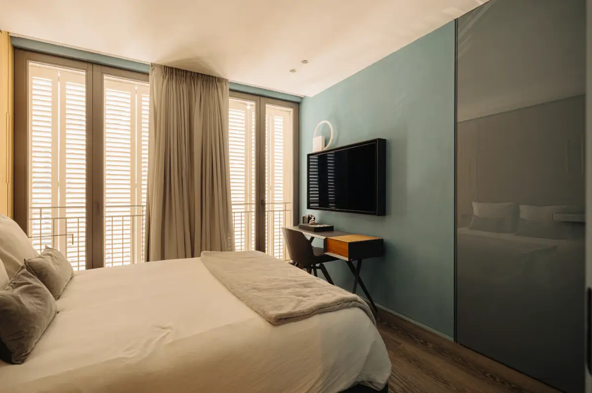 A Luxurious Apartment in an Exclusive Amsterdam Location 16 luxurious-apartment-amsterdam7