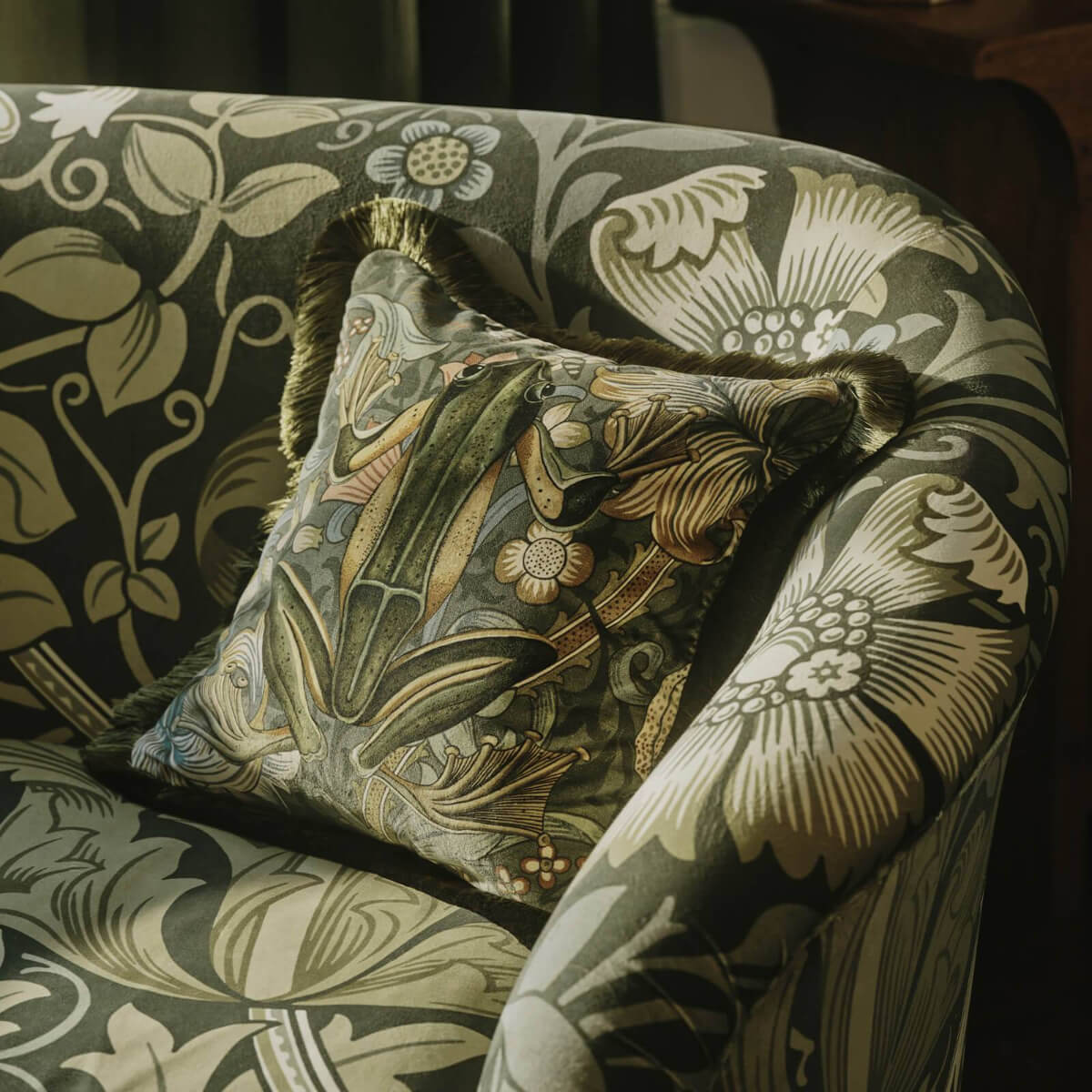 House of Hackney Autumn/Winter Collection Is Inspired by William Morris 47 nordroom-house-of-hackney-autum-winter25-collection-cushion_amphibia_gl_euphorbia