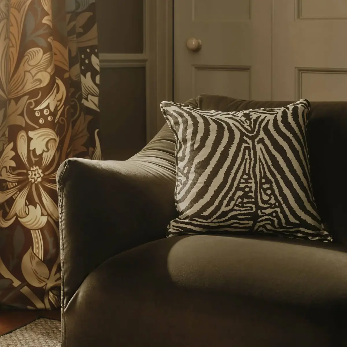 House of Hackney Autumn/Winter Collection Is Inspired by William Morris 43 nordroom-house-of-hackney-autum-winter25-collection-cushion_equus